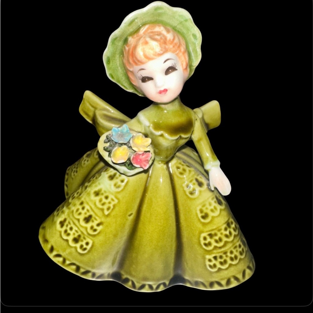 VINTAGE LEFTON LITTLE MISS MUFFET FIGURINE IN GREEN DRESS WITH BOUQUET - Picture 2 of 7